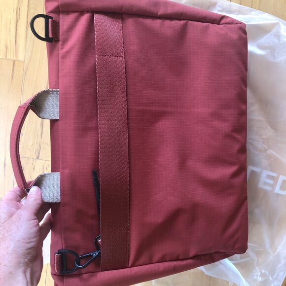 Daily Objects Pivot Messenger Bag - Picture 6 of 6